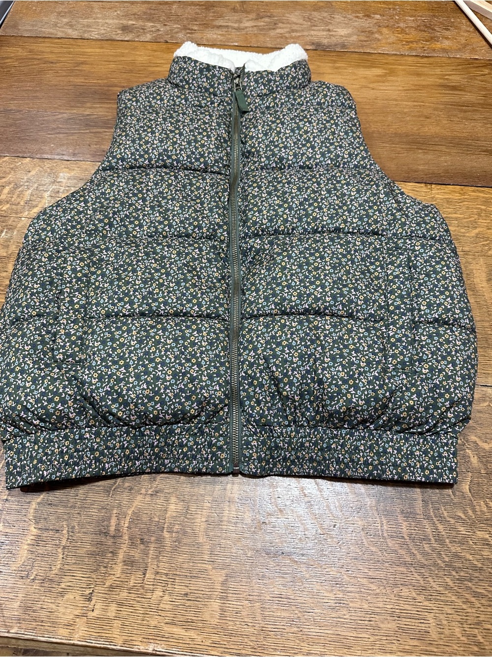 Universal Thread Olive Green Floral Quilted Puffer Vest women’s sz medium